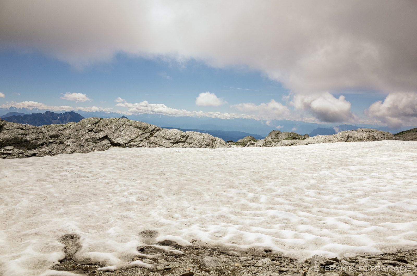 Auf der Höhe hat's noch Schneefelder